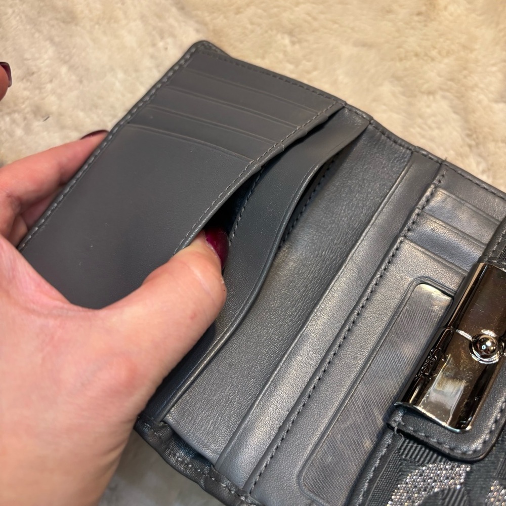 COACH Wallet Signature C Charcoal Gray Silver Metallic Trifold Patent Leather - Picture 11 of 16